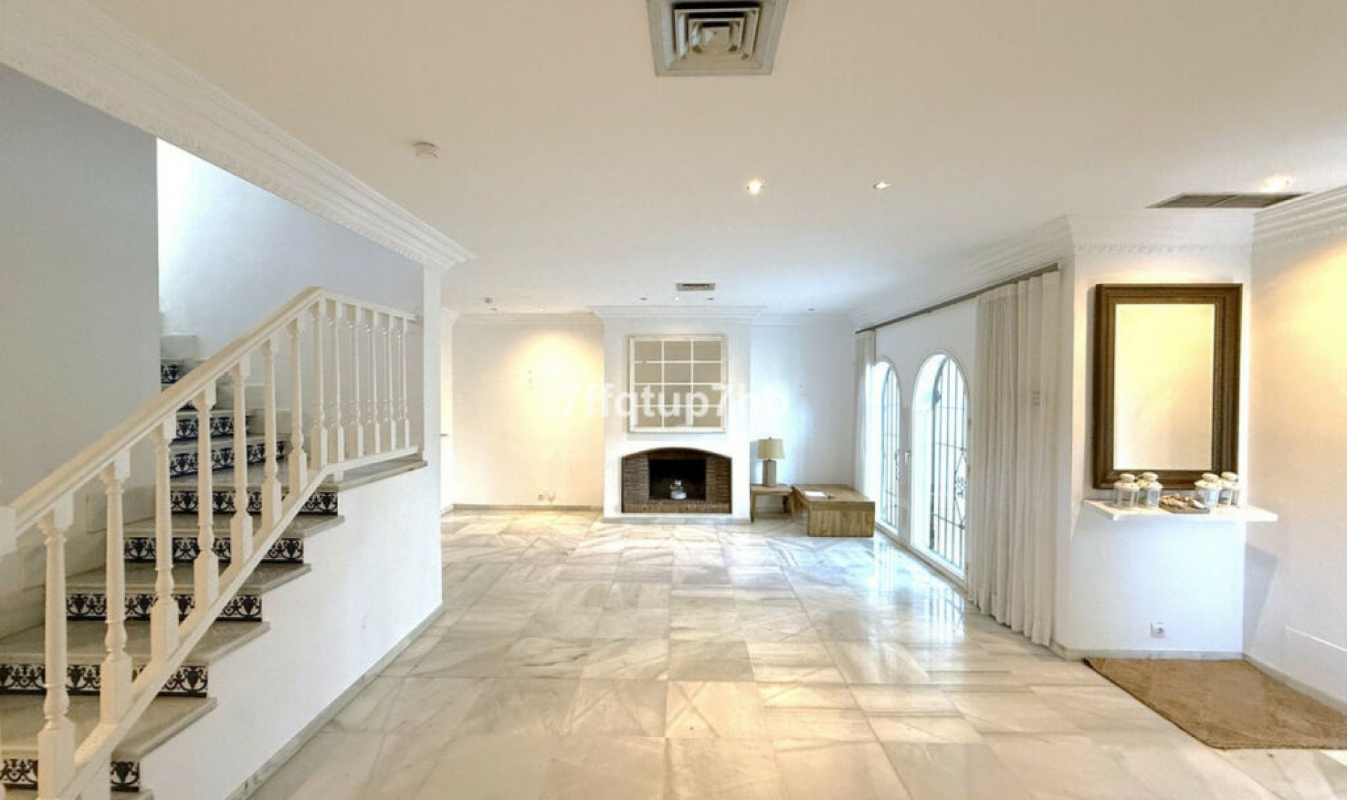 Resale - House -
Puerto Banús