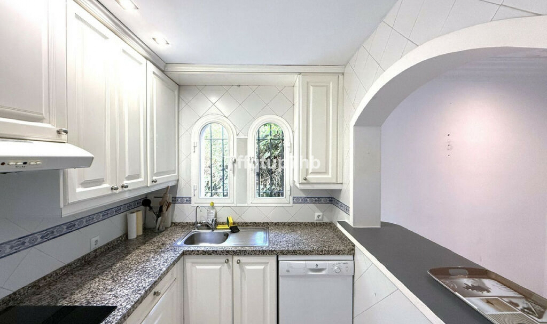 Resale - House -
Puerto Banús