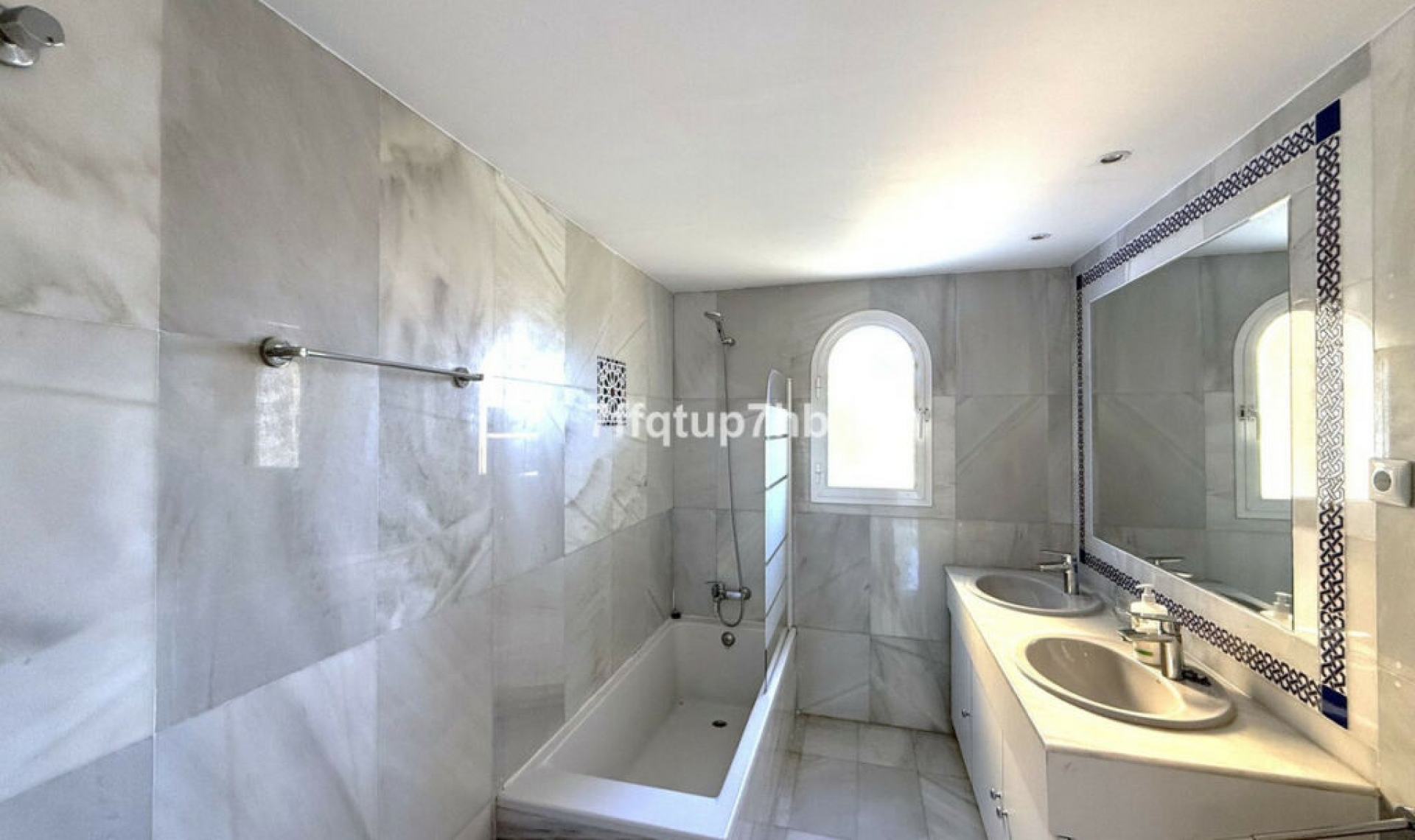 Resale - House -
Puerto Banús