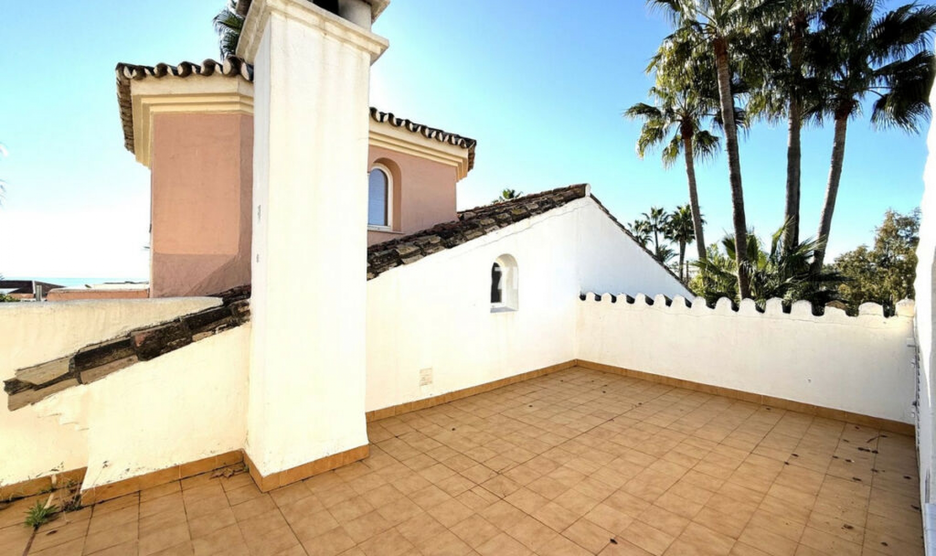 Resale - House -
Puerto Banús