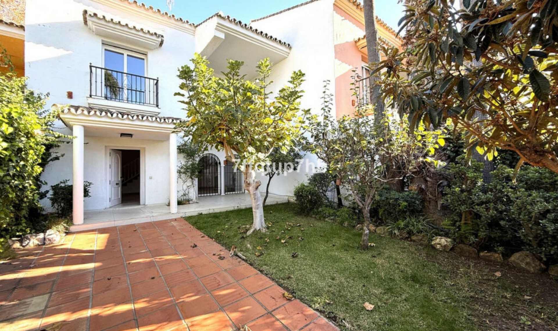 Resale - House -
Puerto Banús