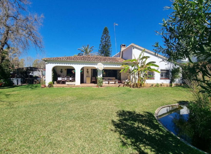 Resale - House -
Puerto Banús