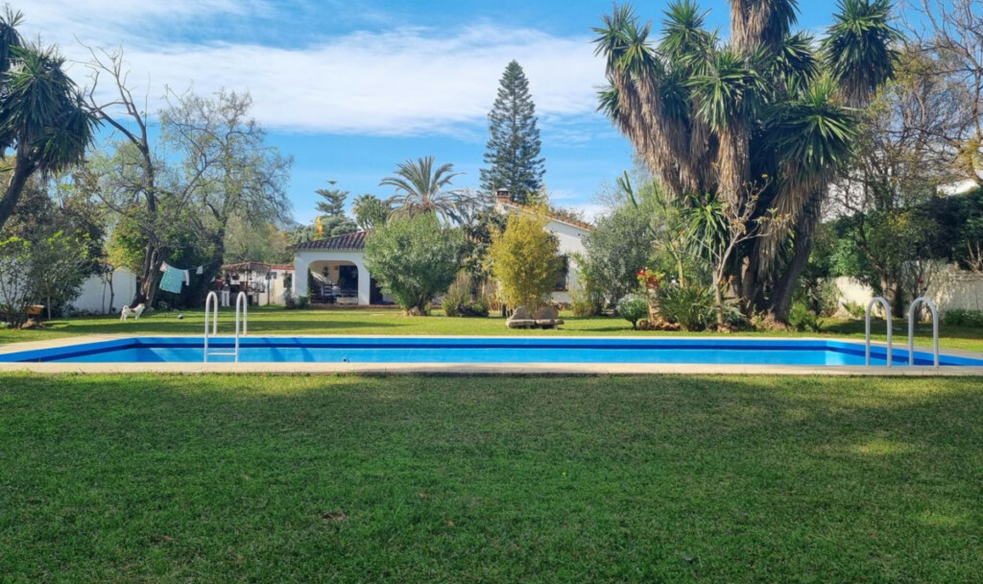 Resale - House -
Puerto Banús