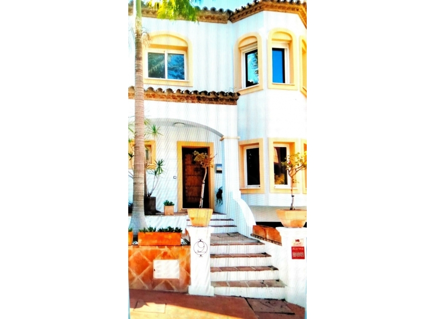 Resale - House -
Puerto Banús