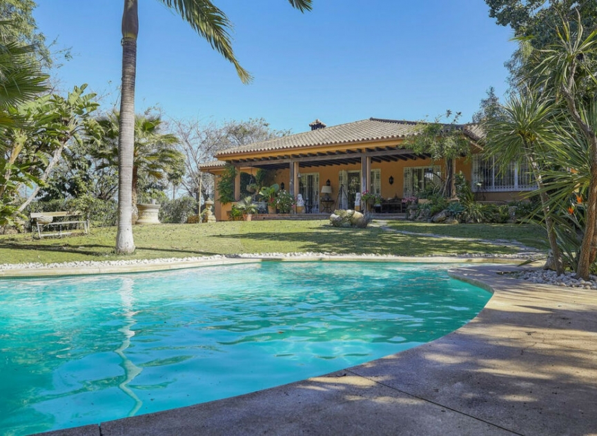 Resale - House -
Puerto Banús