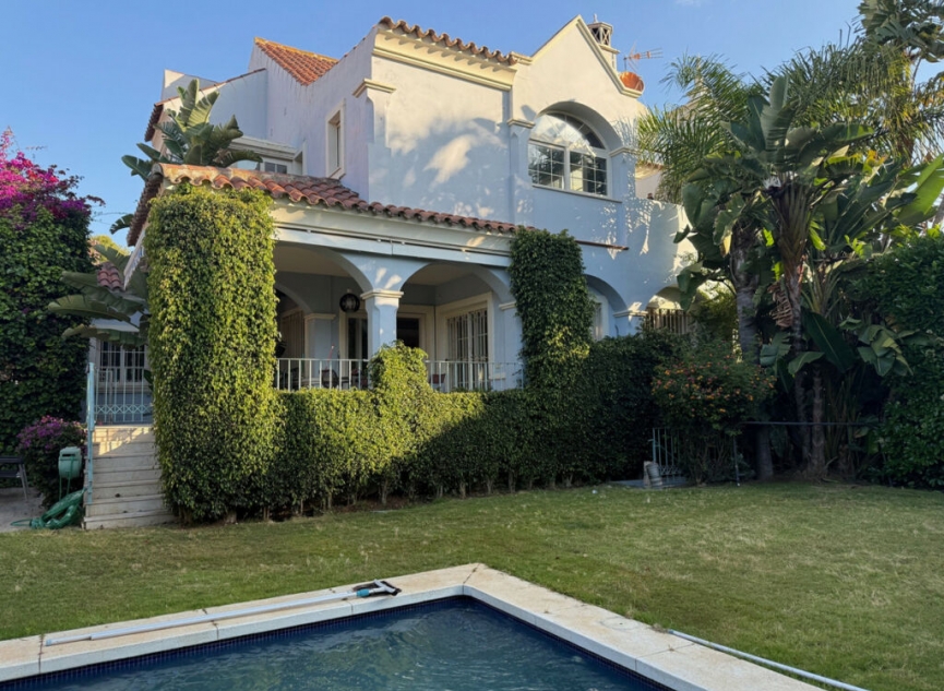 Resale - House -
Puerto Banús
