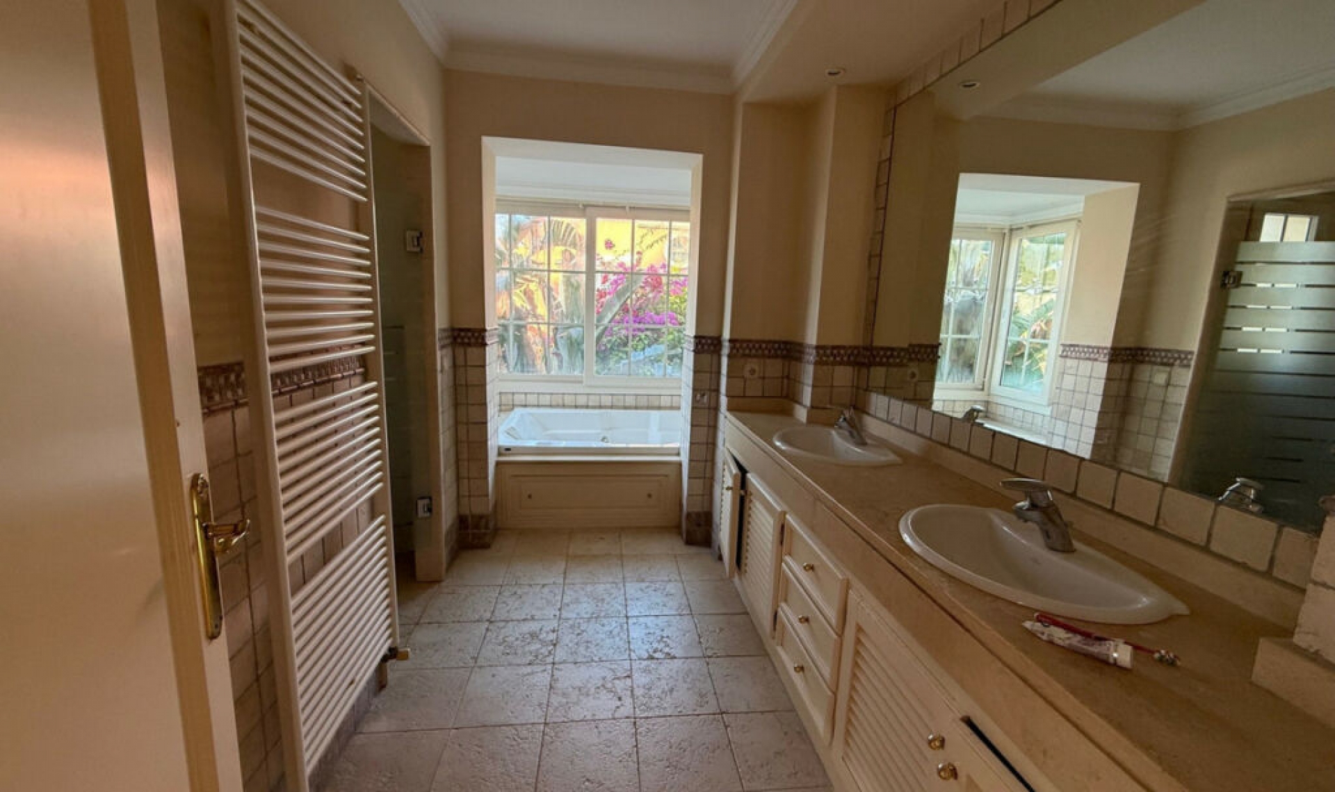 Resale - House -
Puerto Banús