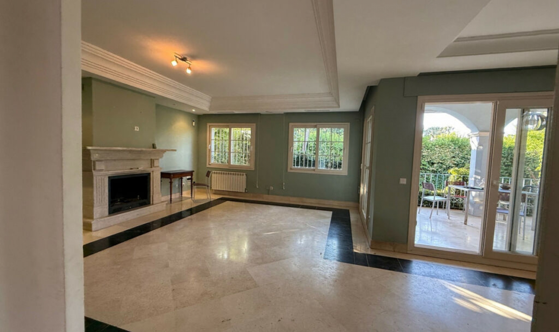 Resale - House -
Puerto Banús