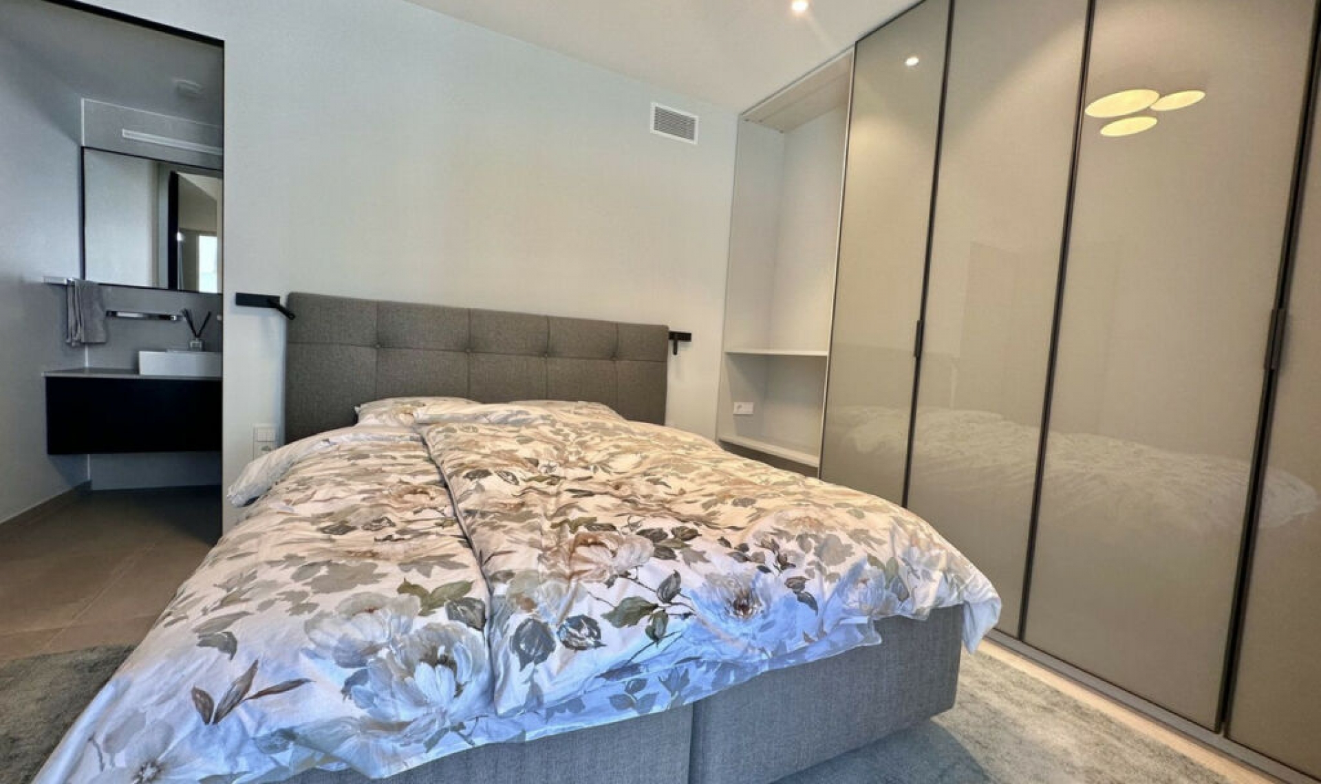 Resale - House -
Puerto Banús