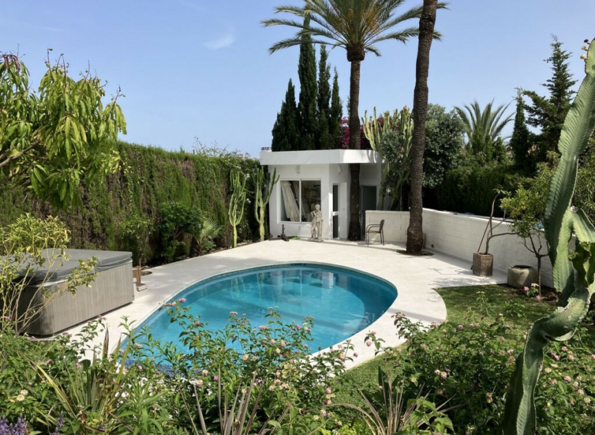 Resale - House -
Puerto Banús