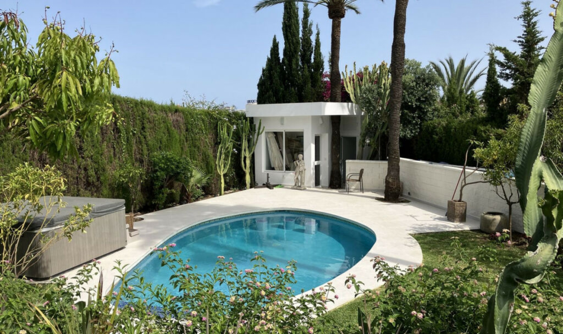 Resale - House -
Puerto Banús