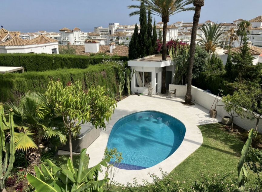 Resale - House -
Puerto Banús