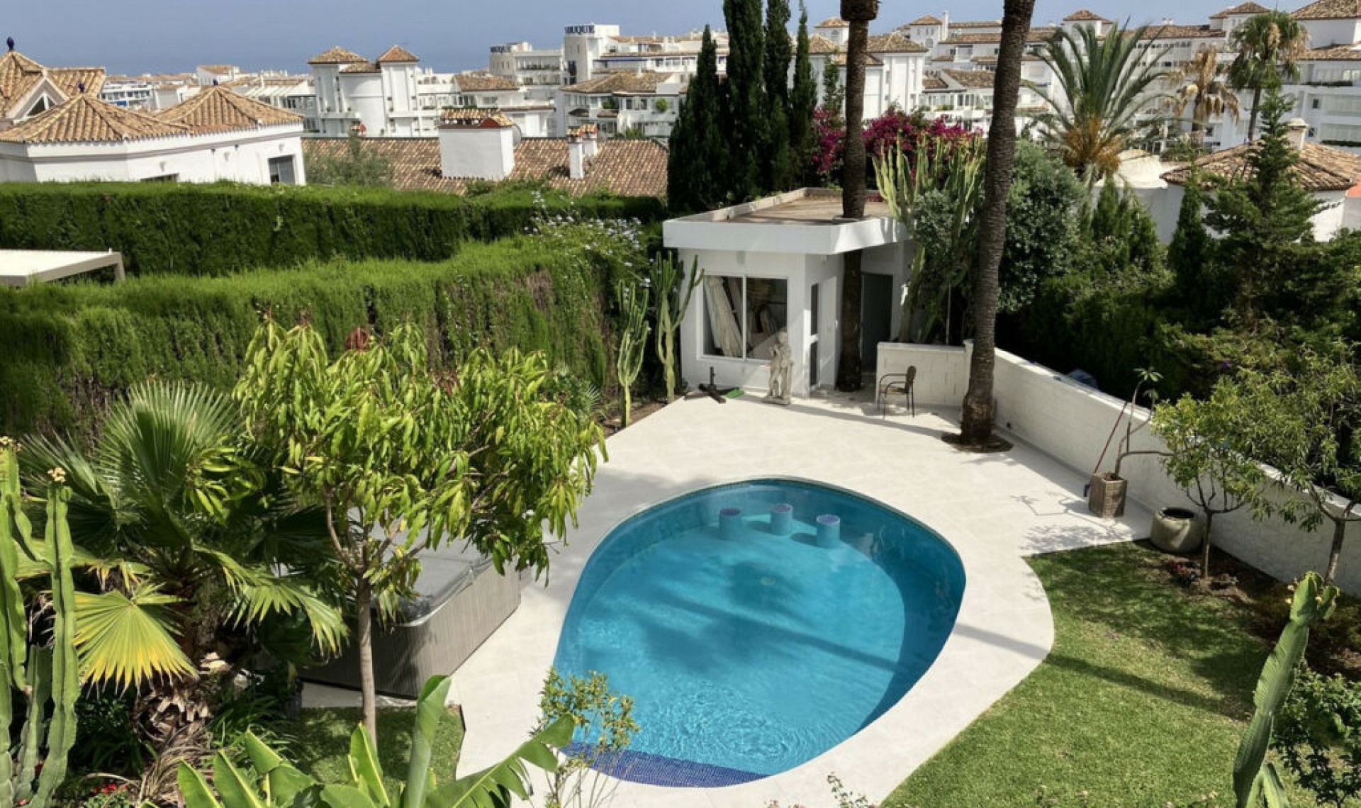 Resale - House -
Puerto Banús