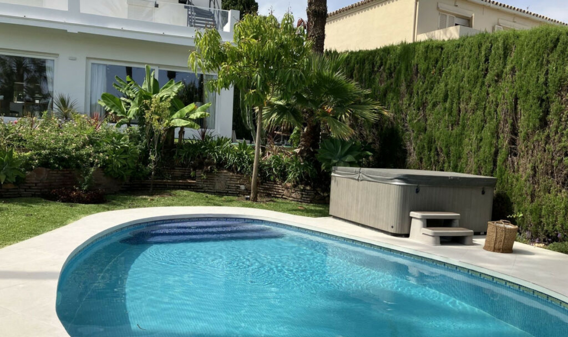 Resale - House -
Puerto Banús