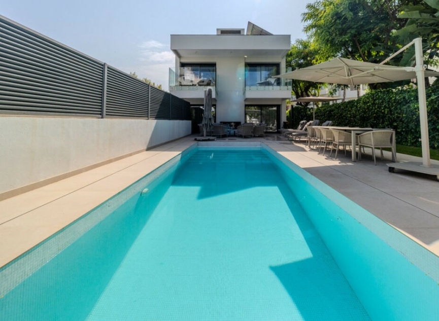 Resale - House -
Puerto Banús