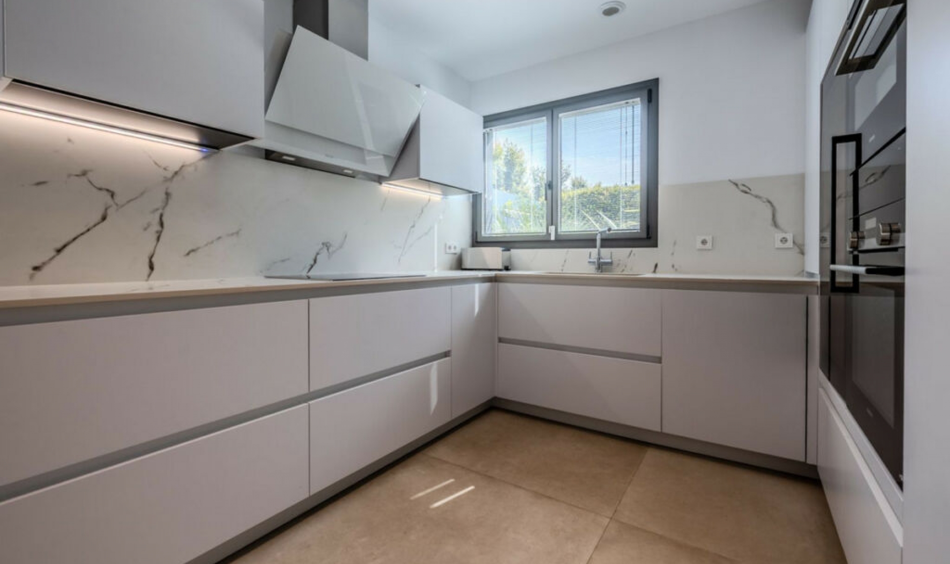 Resale - House -
Puerto Banús