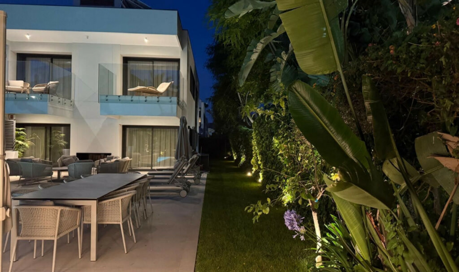 Resale - House -
Puerto Banús