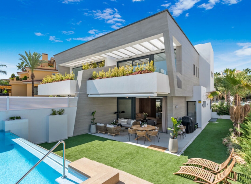 Resale - House -
Puerto Banús
