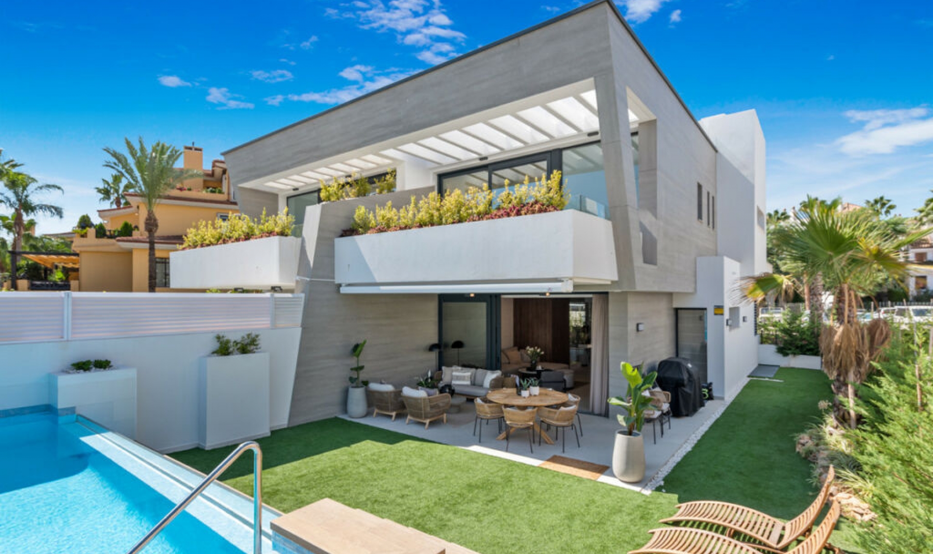 Resale - House -
Puerto Banús