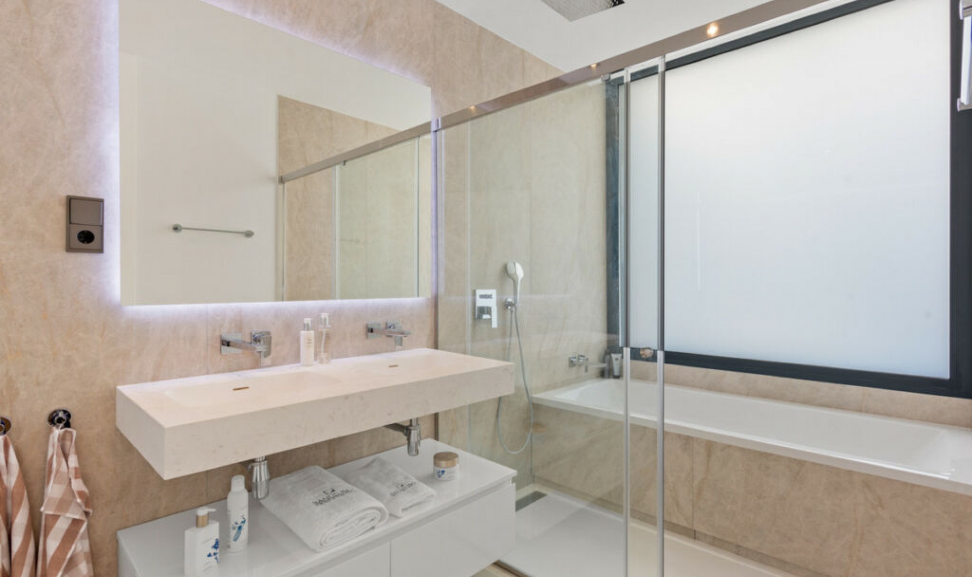 Resale - House -
Puerto Banús