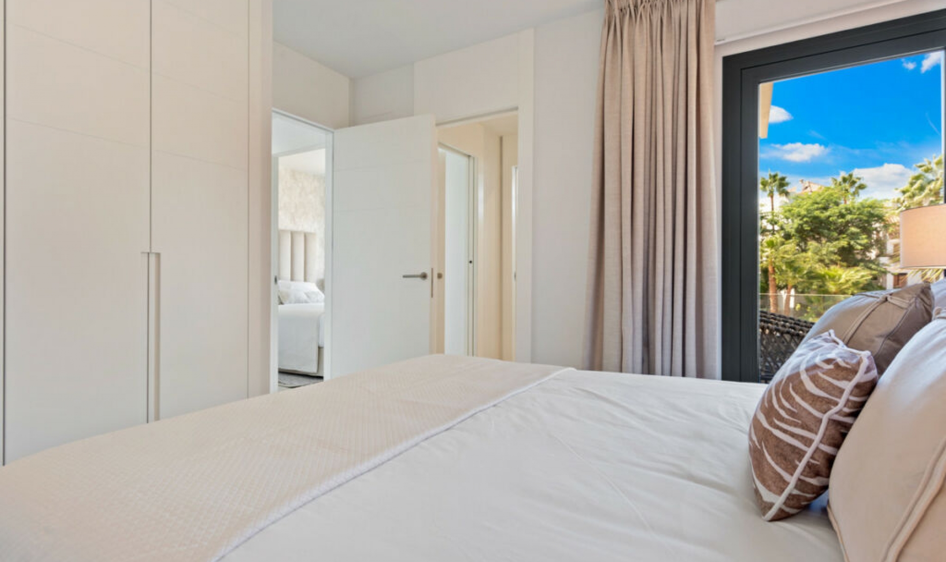 Resale - House -
Puerto Banús