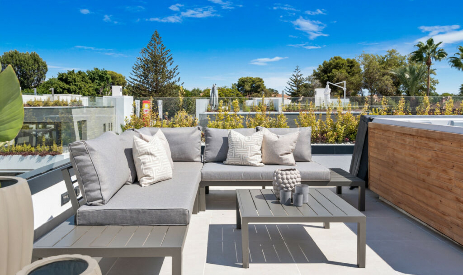 Resale - House -
Puerto Banús