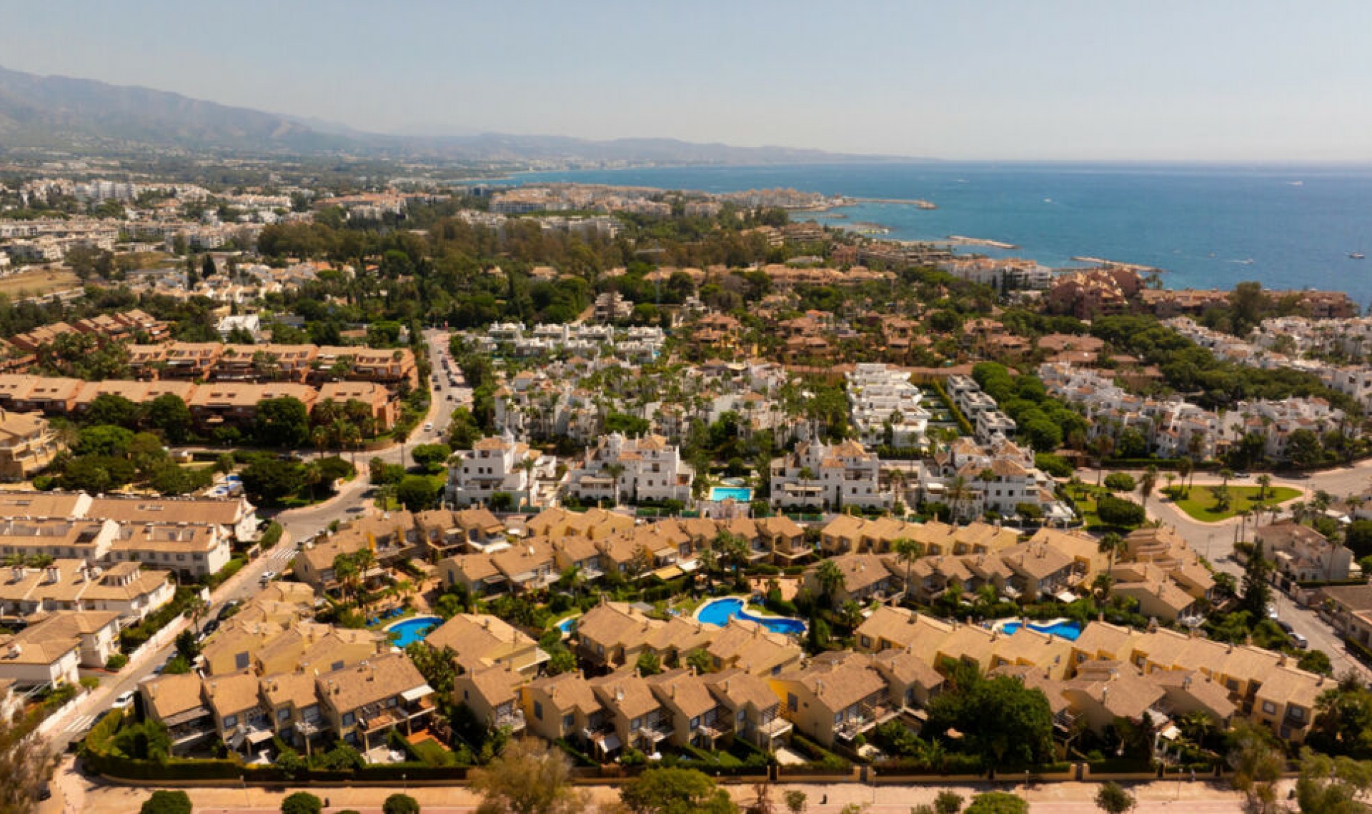 Resale - House -
Puerto Banús