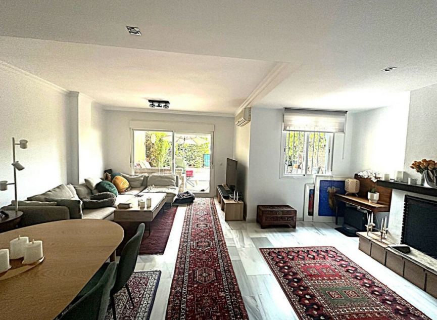 Resale - House -
Puerto Banús