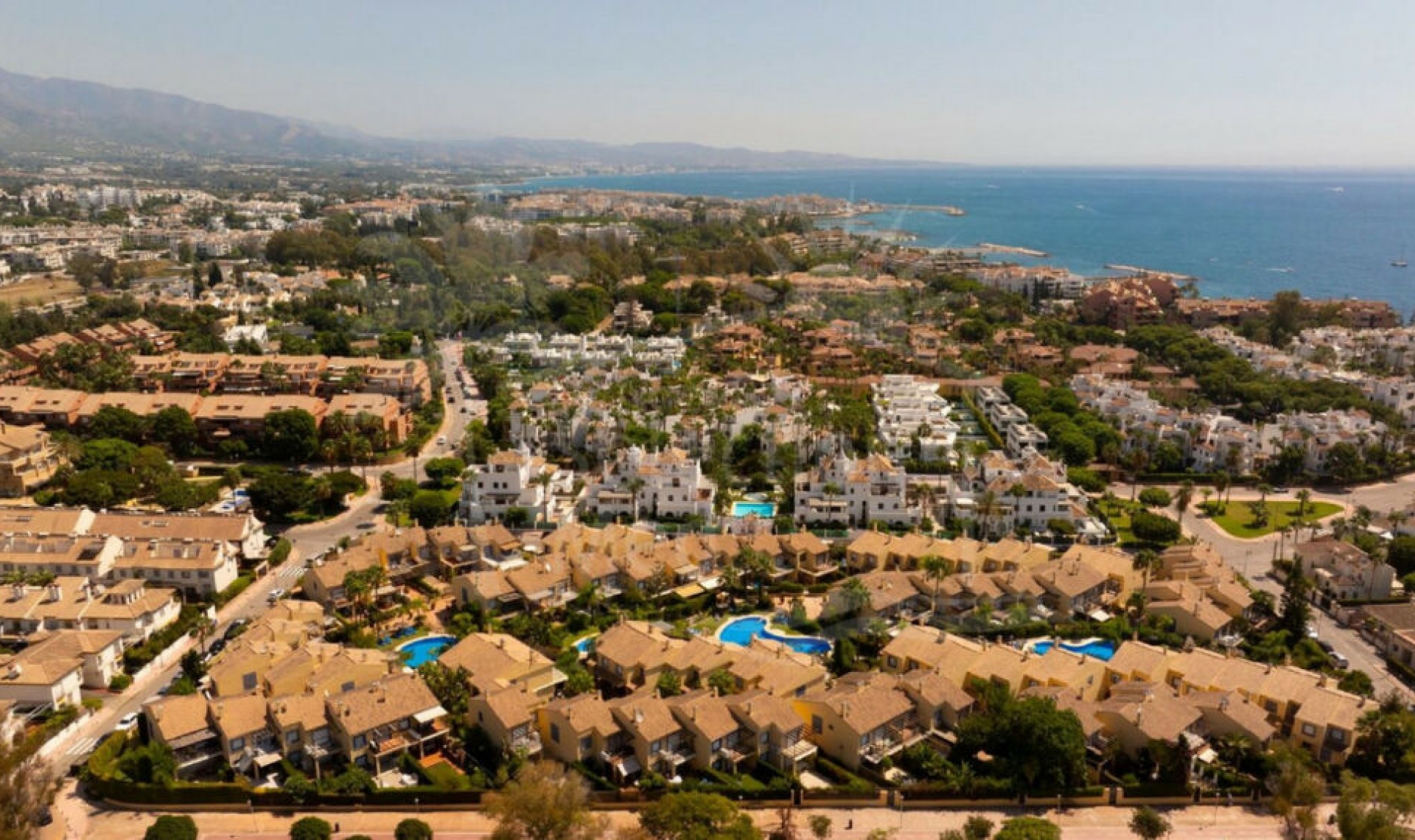 Resale - House -
Puerto Banús