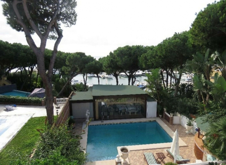 Resale - House -
Puerto de Cabopino