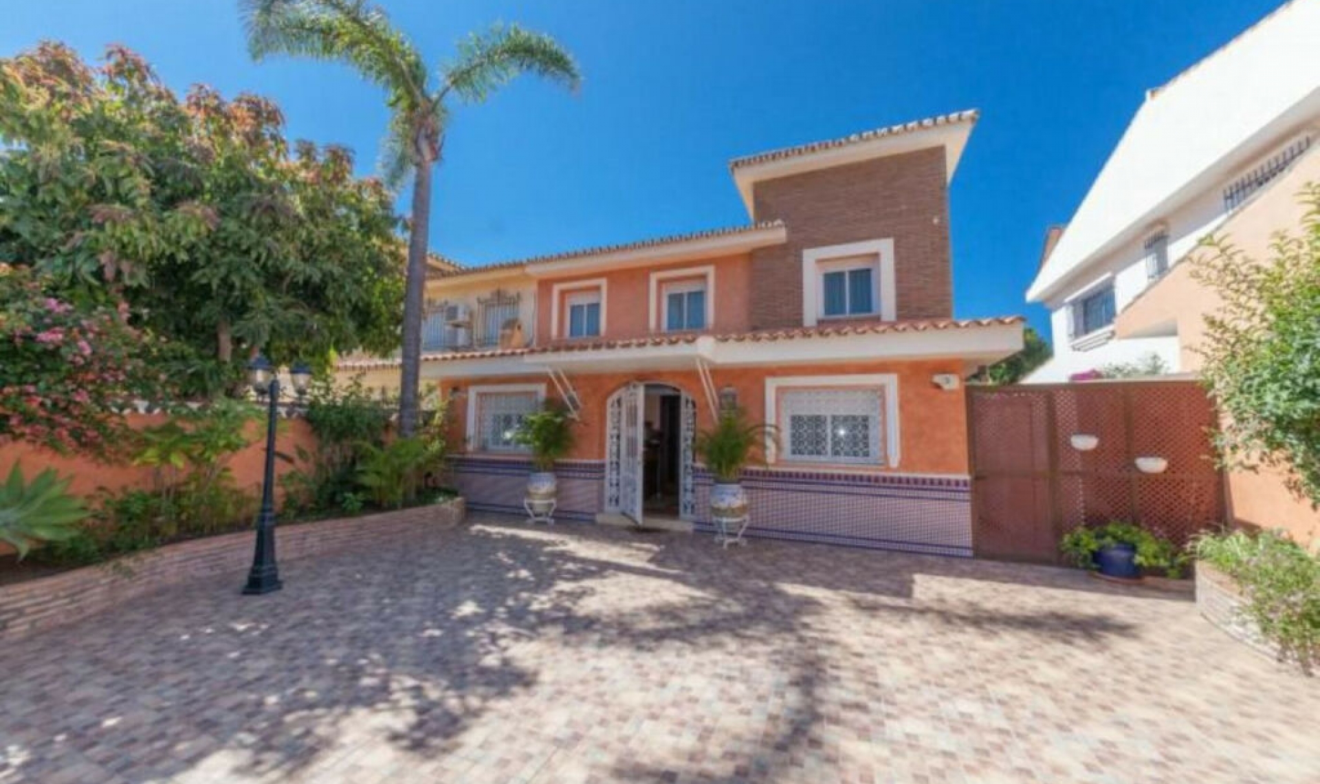 Resale - House -
Puerto de Cabopino