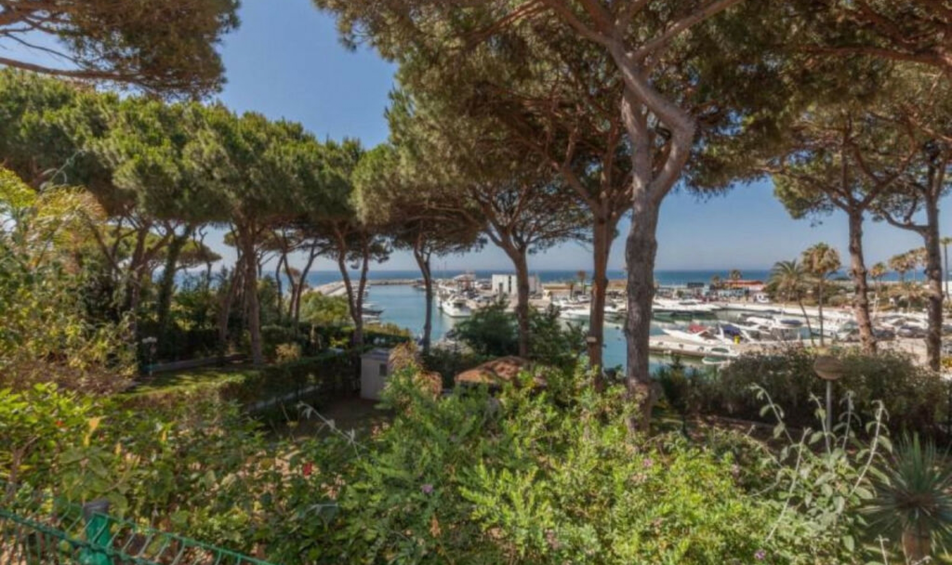 Resale - House -
Puerto de Cabopino