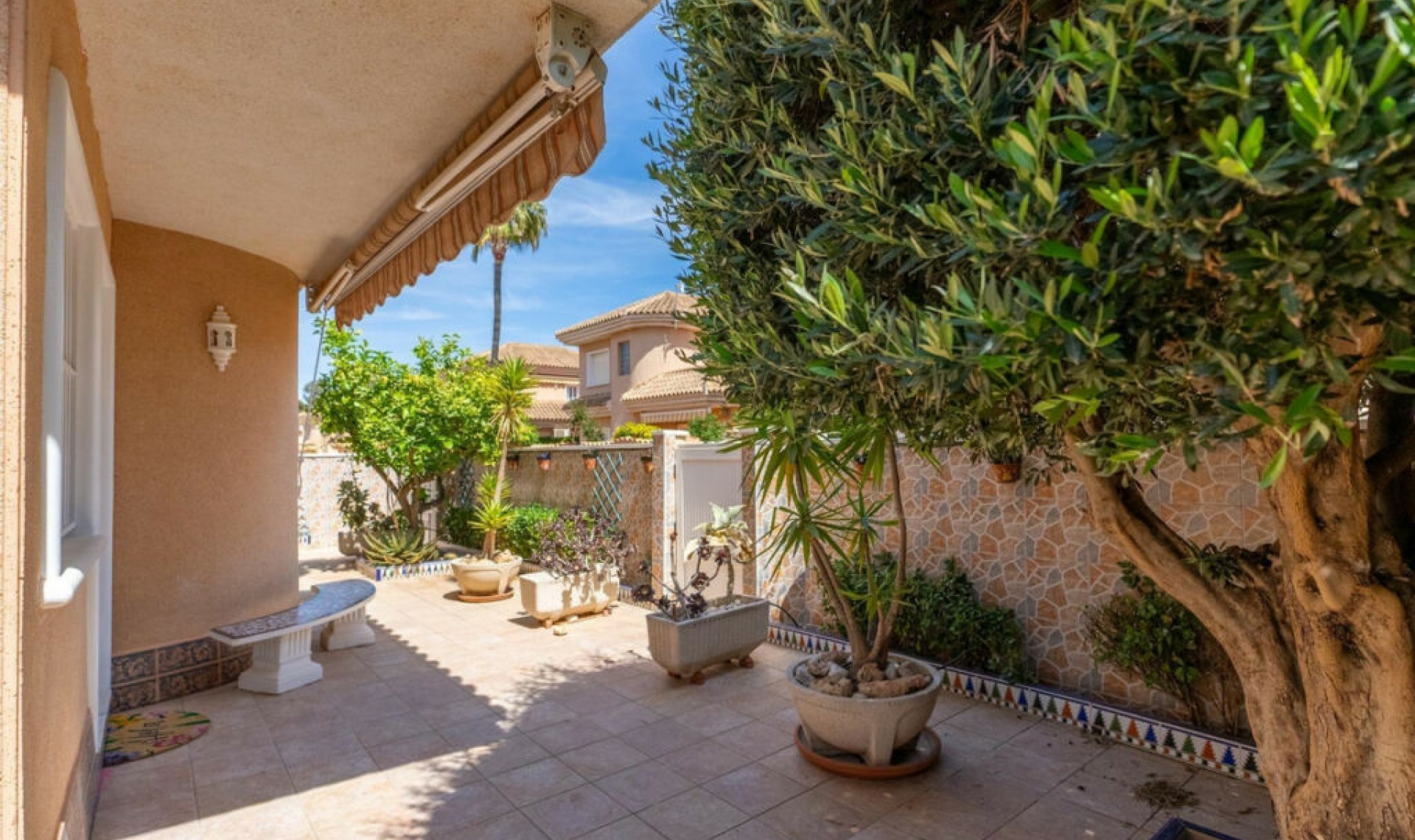 Resale - House -
Punta Prima