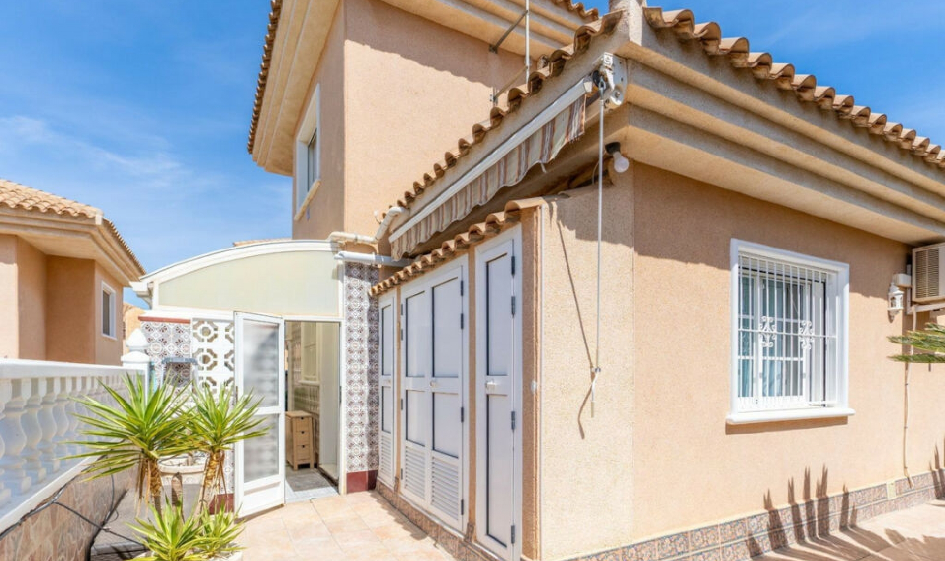 Resale - House -
Punta Prima