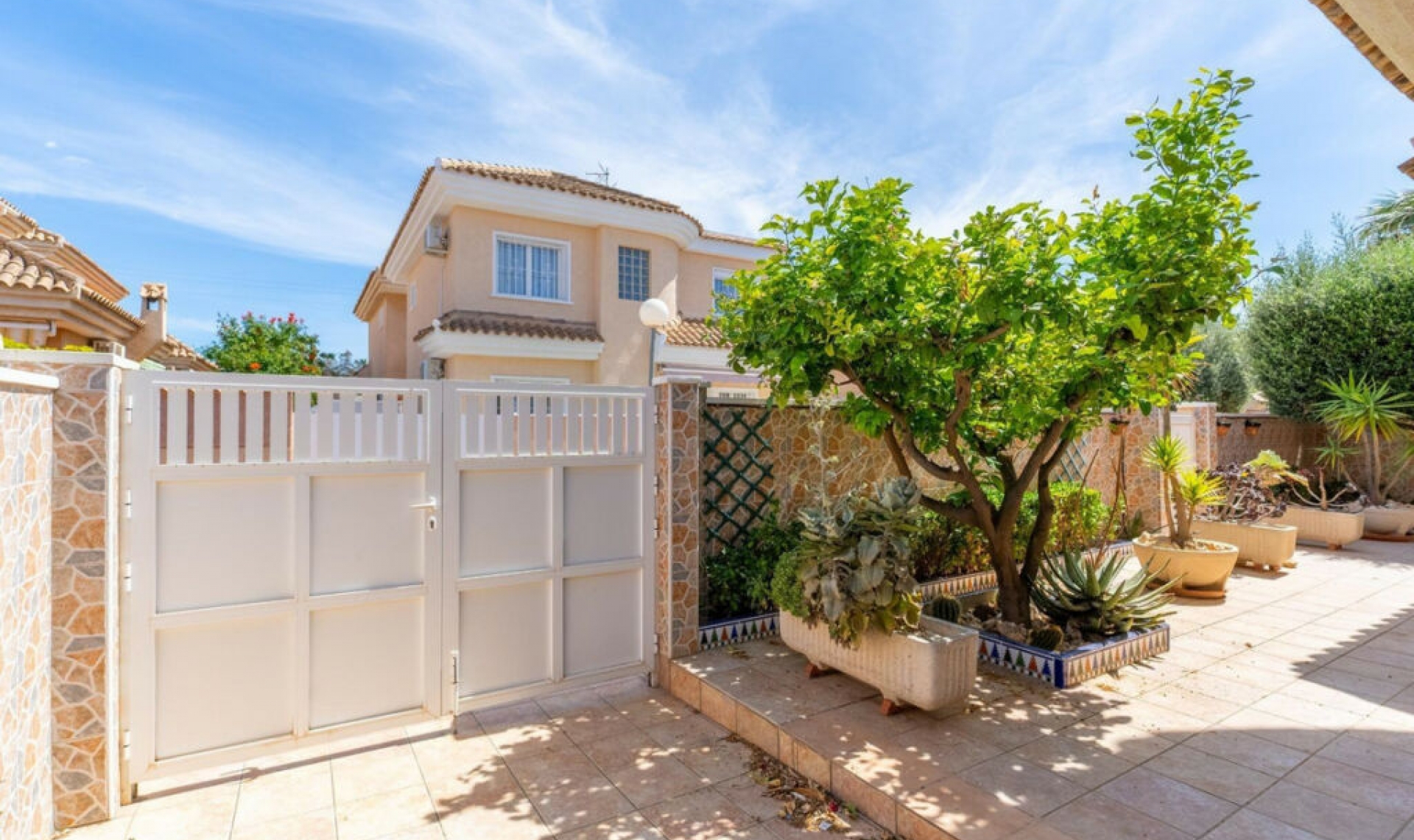 Resale - House -
Punta Prima