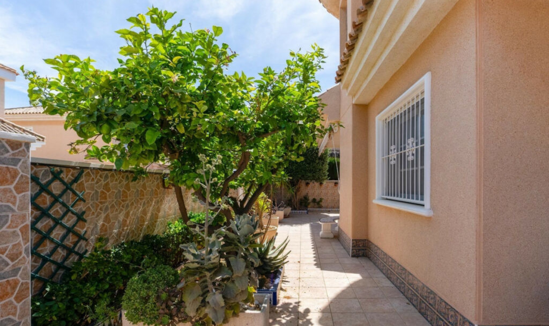 Resale - House -
Punta Prima