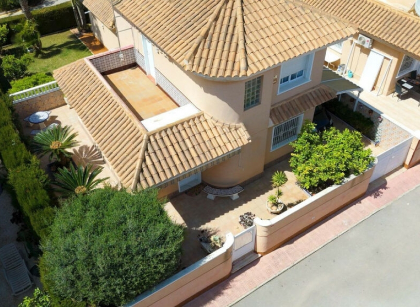 Resale - House -
Punta Prima