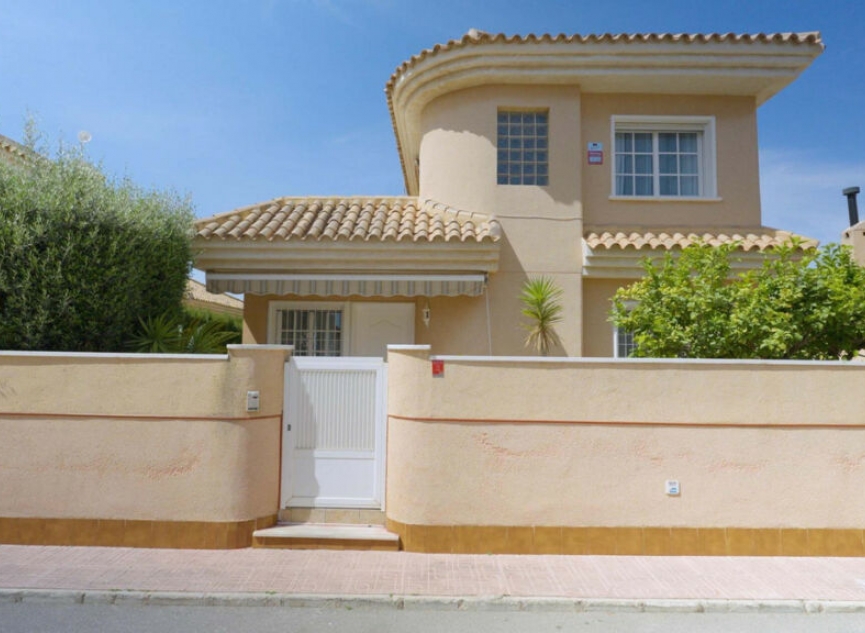 Resale - House -
Punta Prima