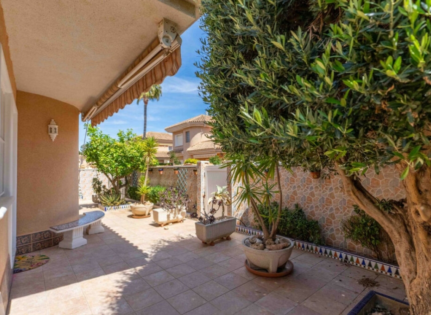 Resale - House -
Punta Prima