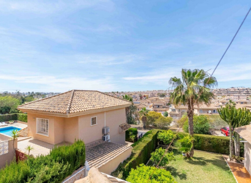 Resale - House -
Punta Prima