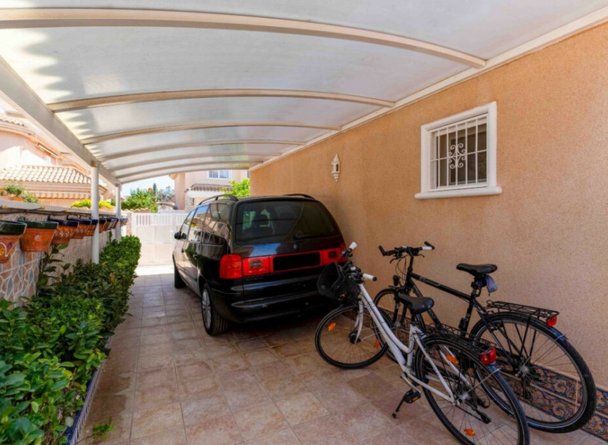 Resale - House -
Punta Prima