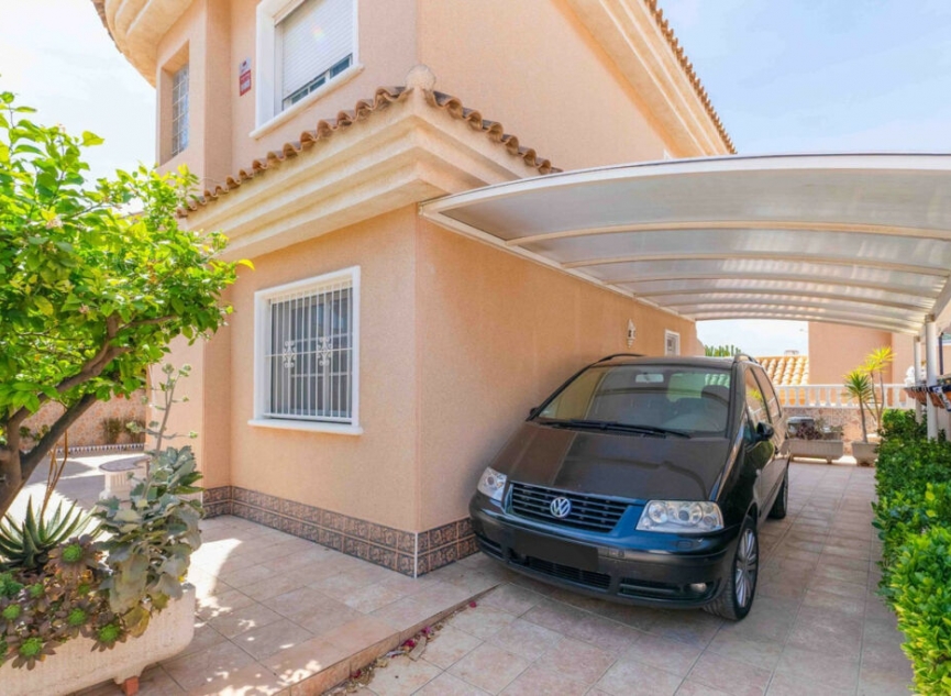 Resale - House -
Punta Prima