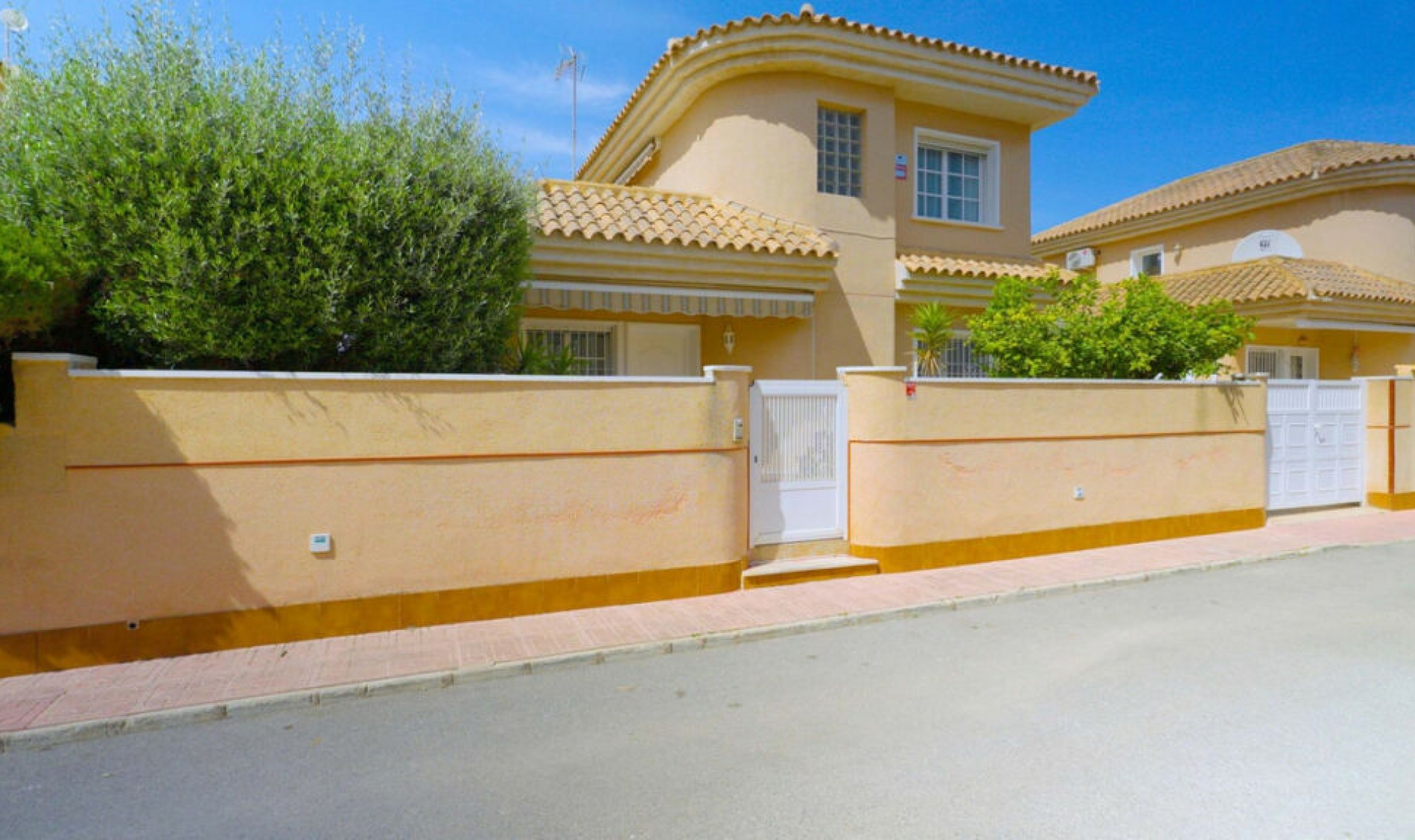 Resale - House -
Punta Prima