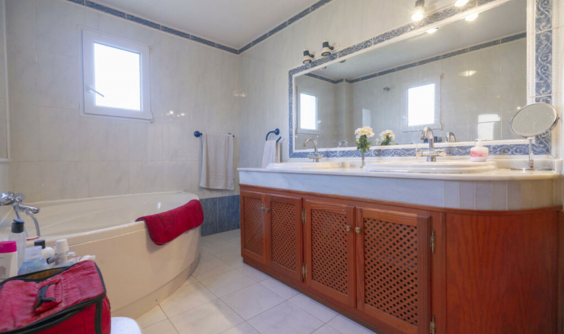 Resale - House -
Reserva de Marbella