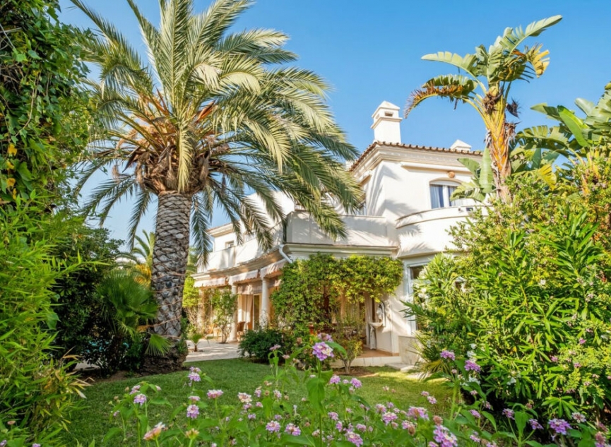 Resale - House -
Reserva de Marbella