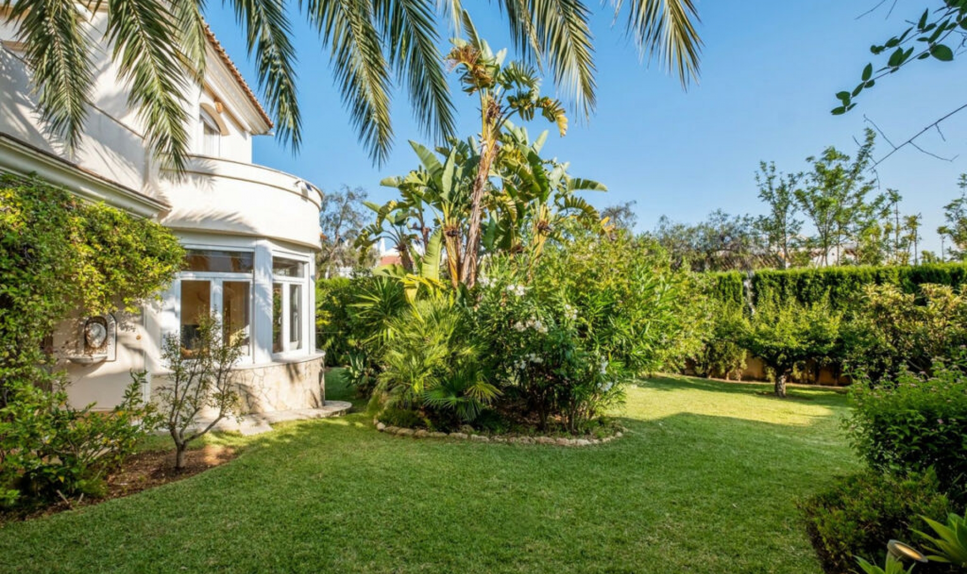 Resale - House -
Reserva de Marbella