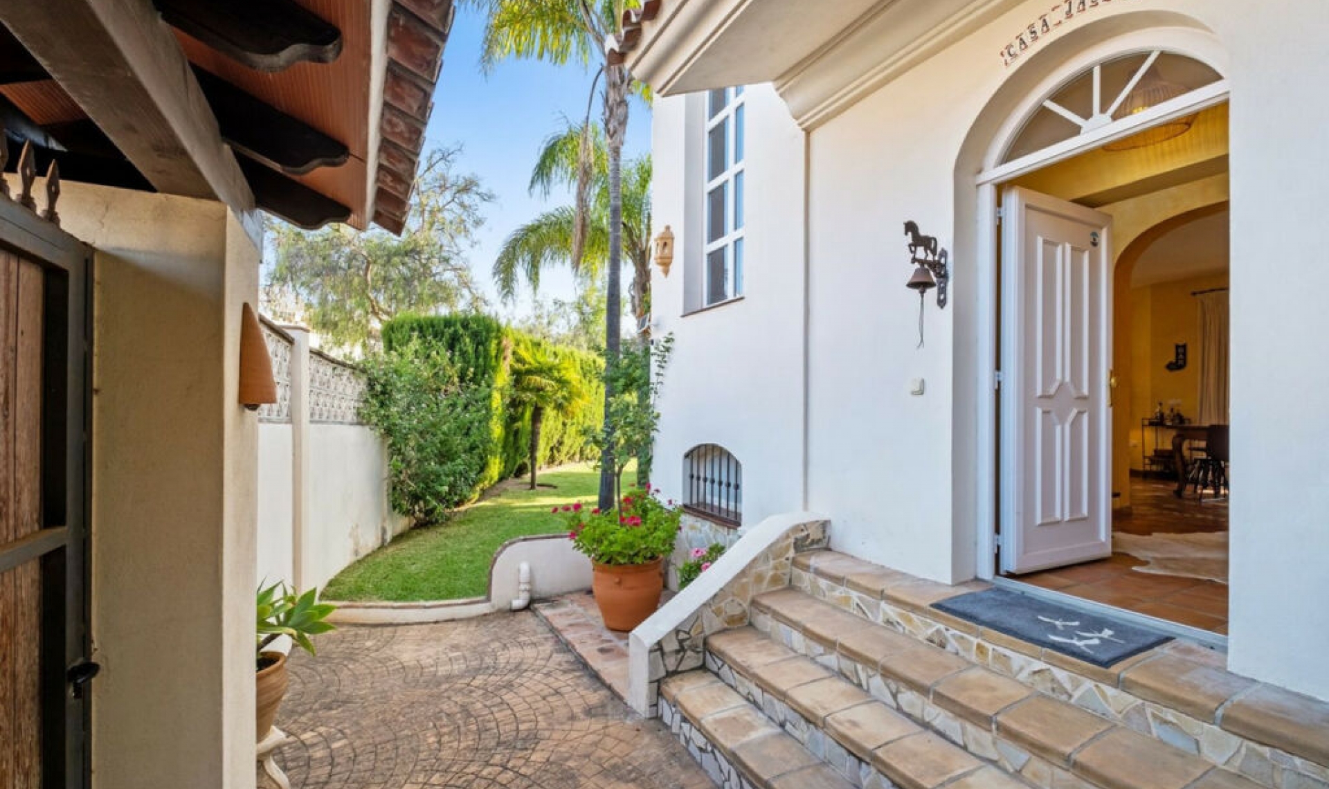 Resale - House -
Reserva de Marbella