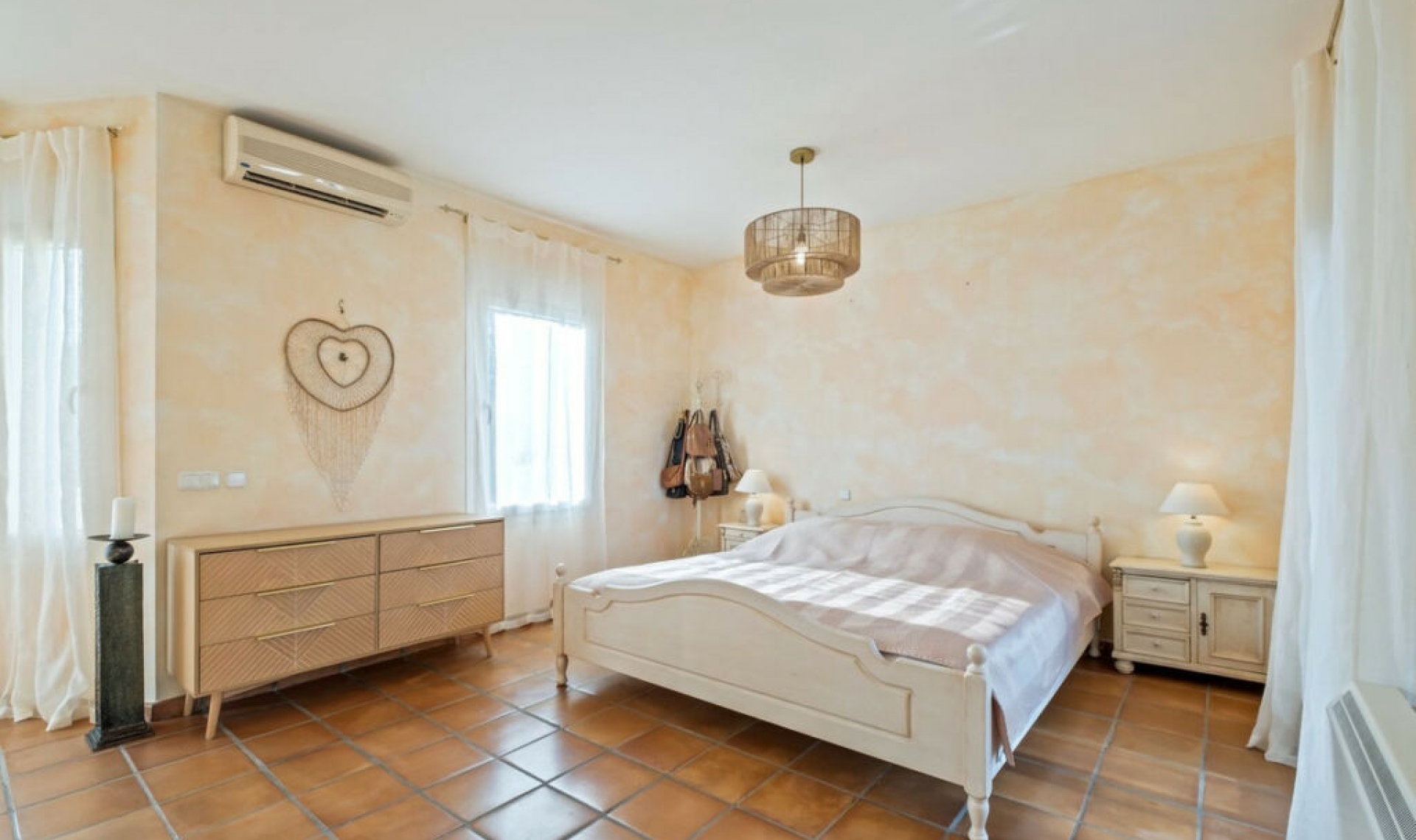 Resale - House -
Reserva de Marbella