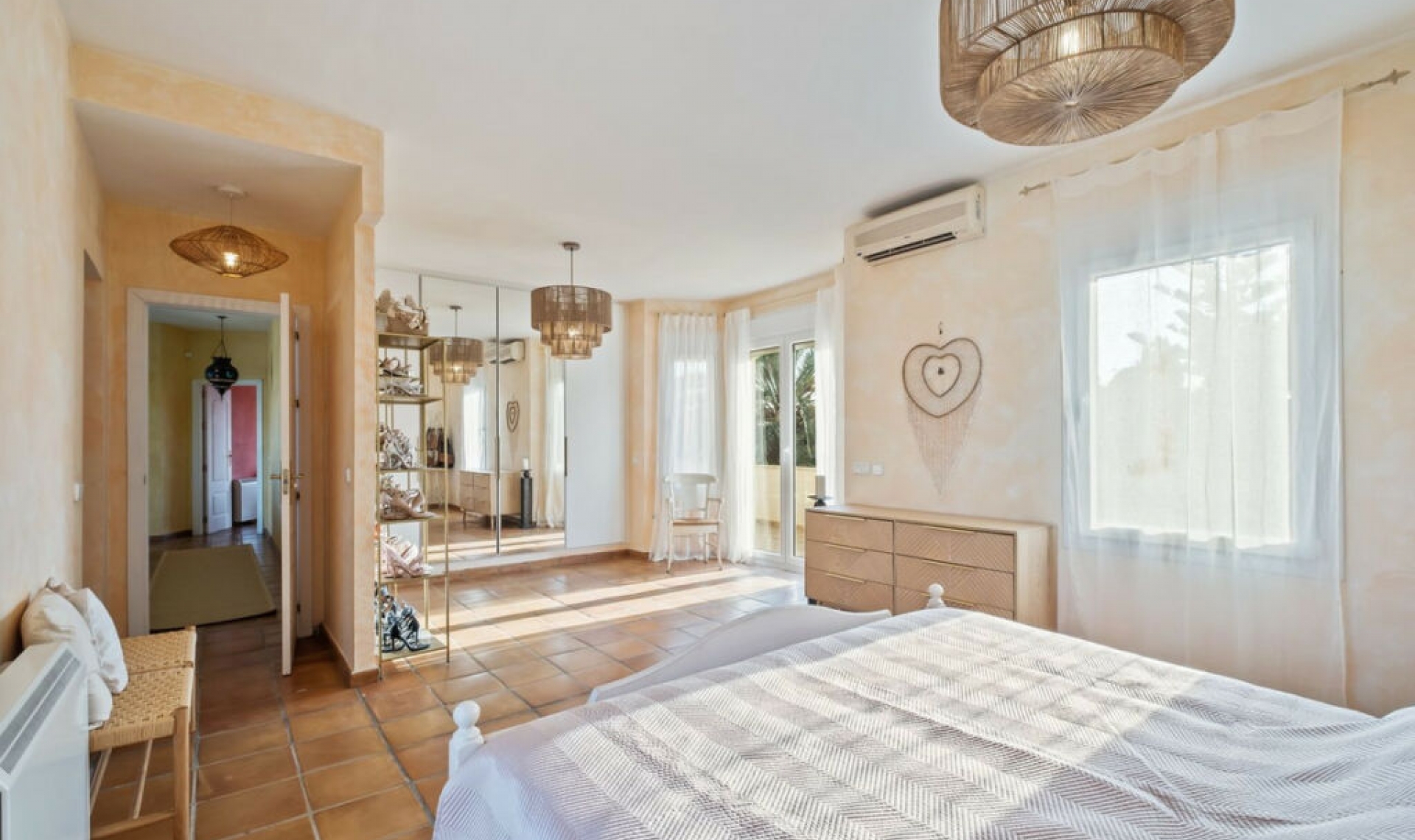 Resale - House -
Reserva de Marbella