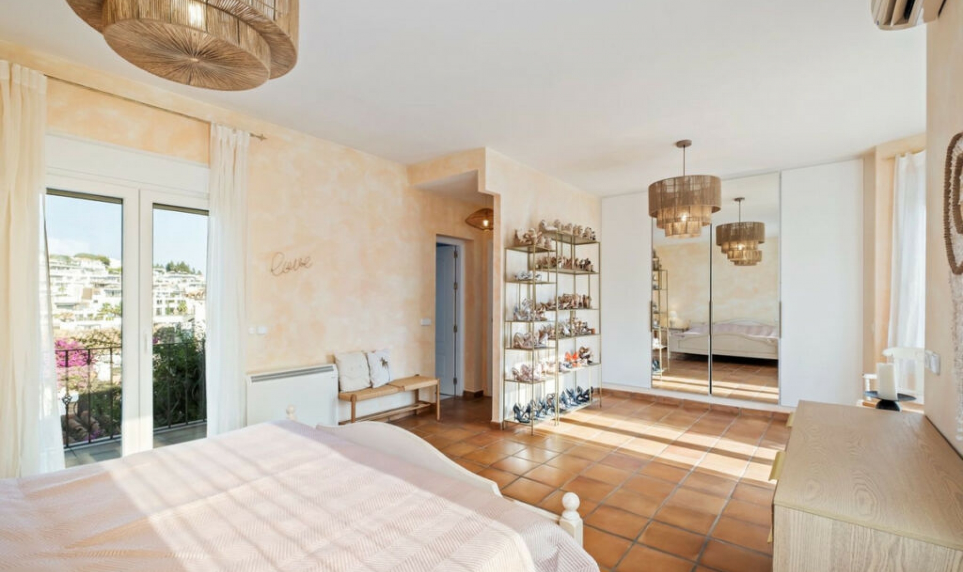 Resale - House -
Reserva de Marbella